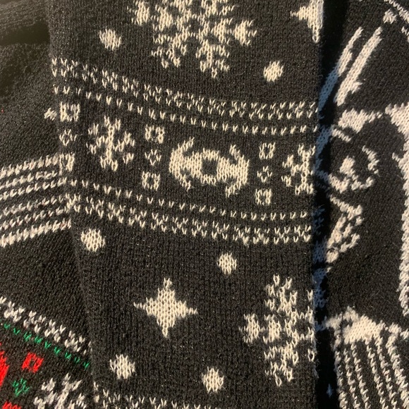 CHRISTMAS LOT OF 3.  STAR WARS SWEATER, RABBIT SKINS HOME ALONE TEE & OKIE DOKIE - Picture 7 of 16